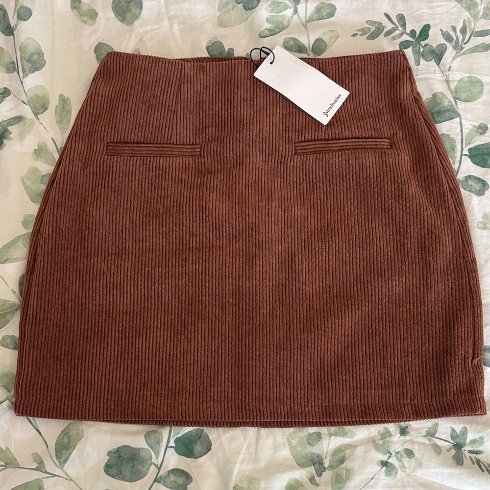 Women’s Stradivarius corduroy Mini Skirt - Brown US SIZE 2. BNWT